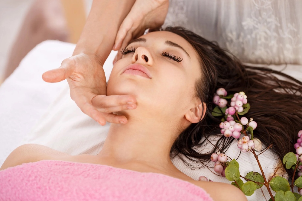 Face Massage Therapy for Healthy, Radiant Skin in Reading